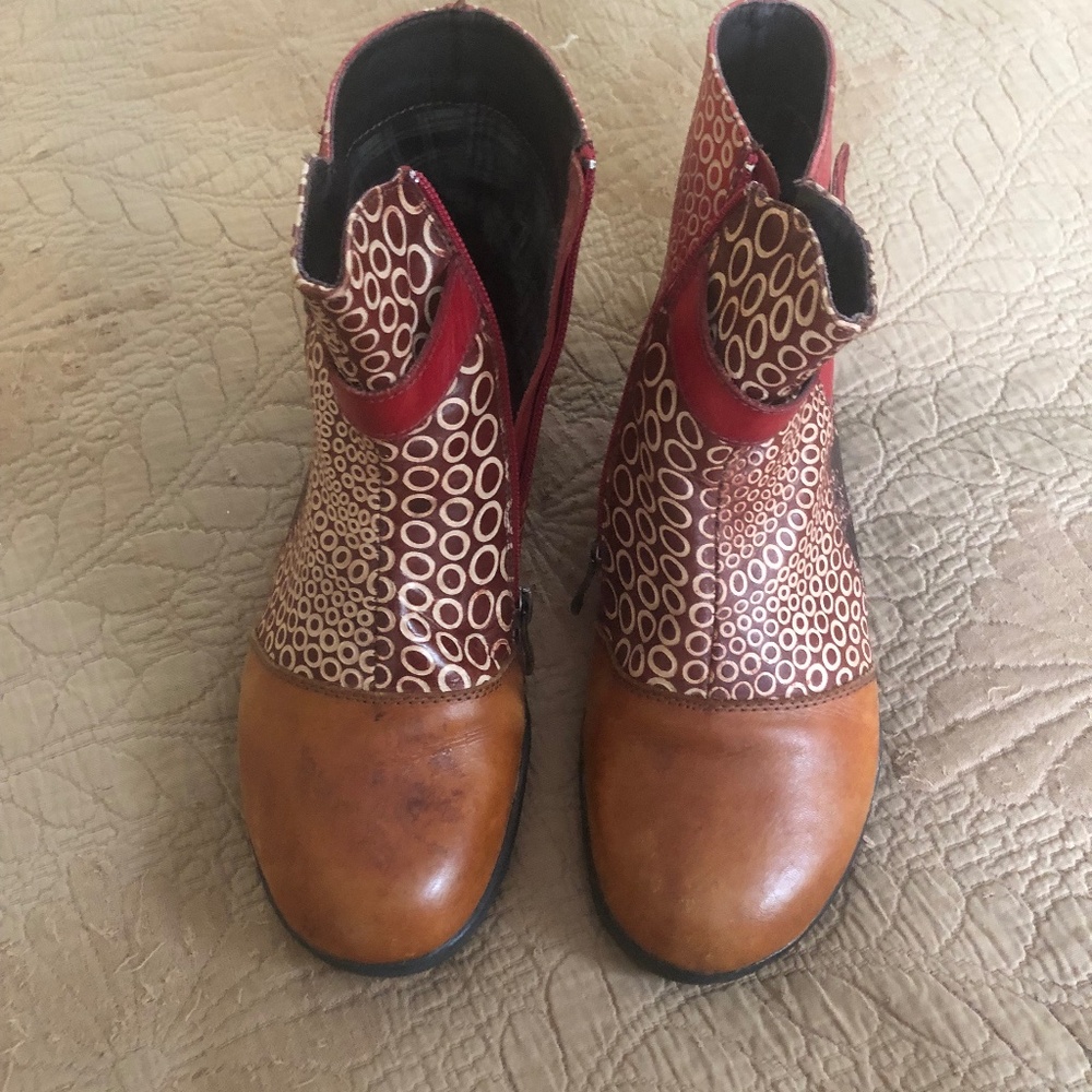 Spring Step L'artiste Booties Camel+Red Leather 7… - image 1